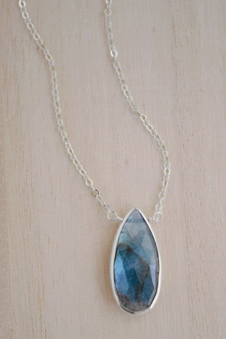 LABRADORITE STERLING SILVER TEARDROP PENDANT NECKLACE