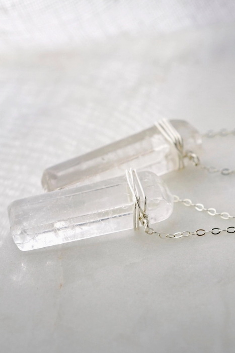 QUARTZ SILVER PENDANT NECKLACE