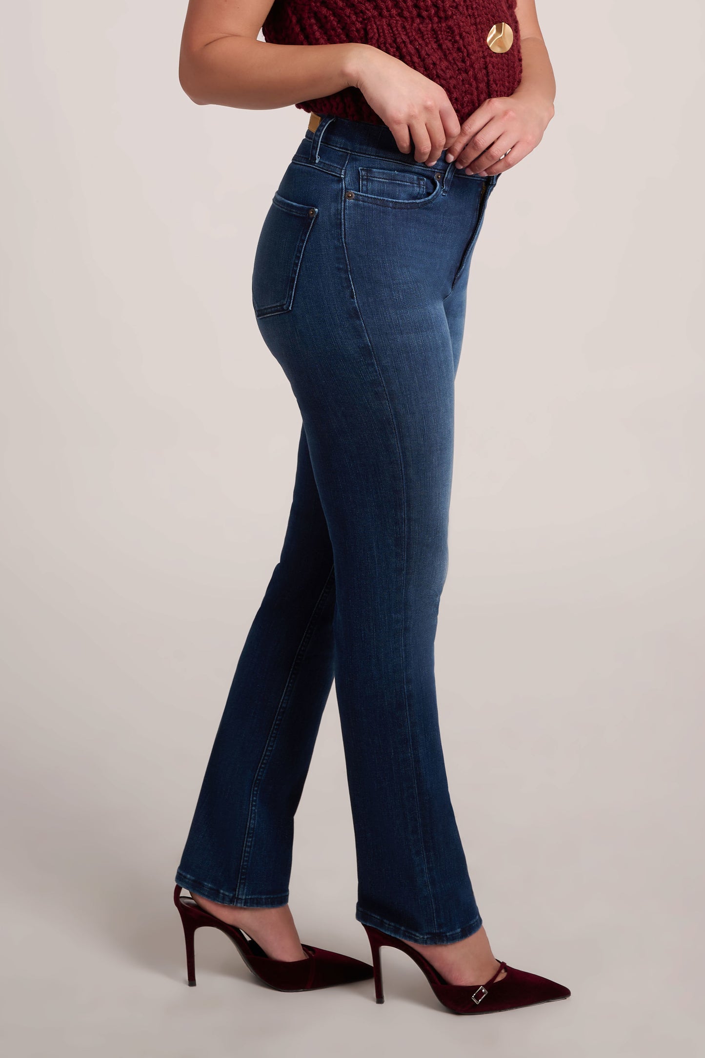 EMILY SLIM JEAN VELA