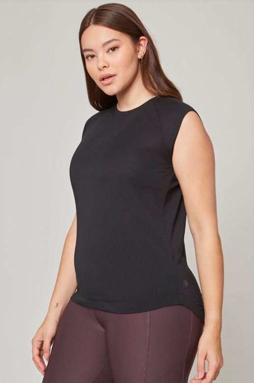 DYNAMIC V NECK T-SHIRT BLACK
