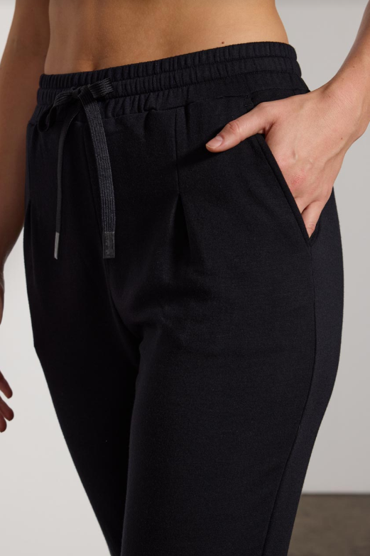 SERENE PLEATED FRONT JOGGER BLACK