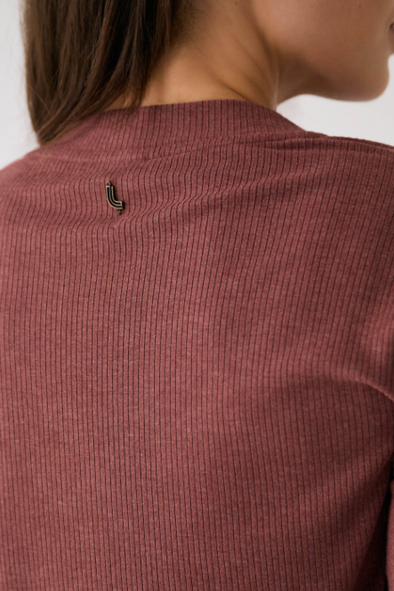 TRAVERSE V-NECK DRESS SIENNA