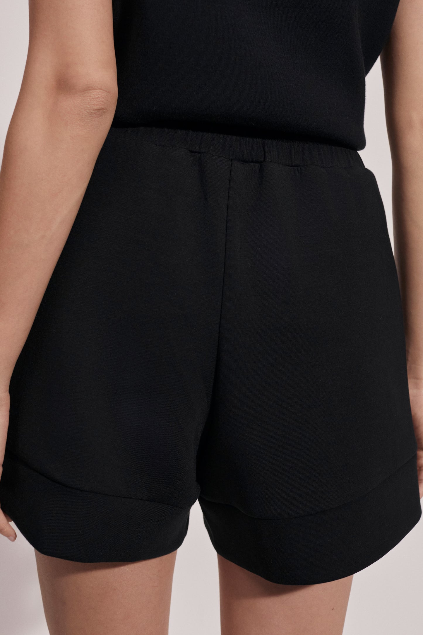 ATRIUM SHORT BLACK