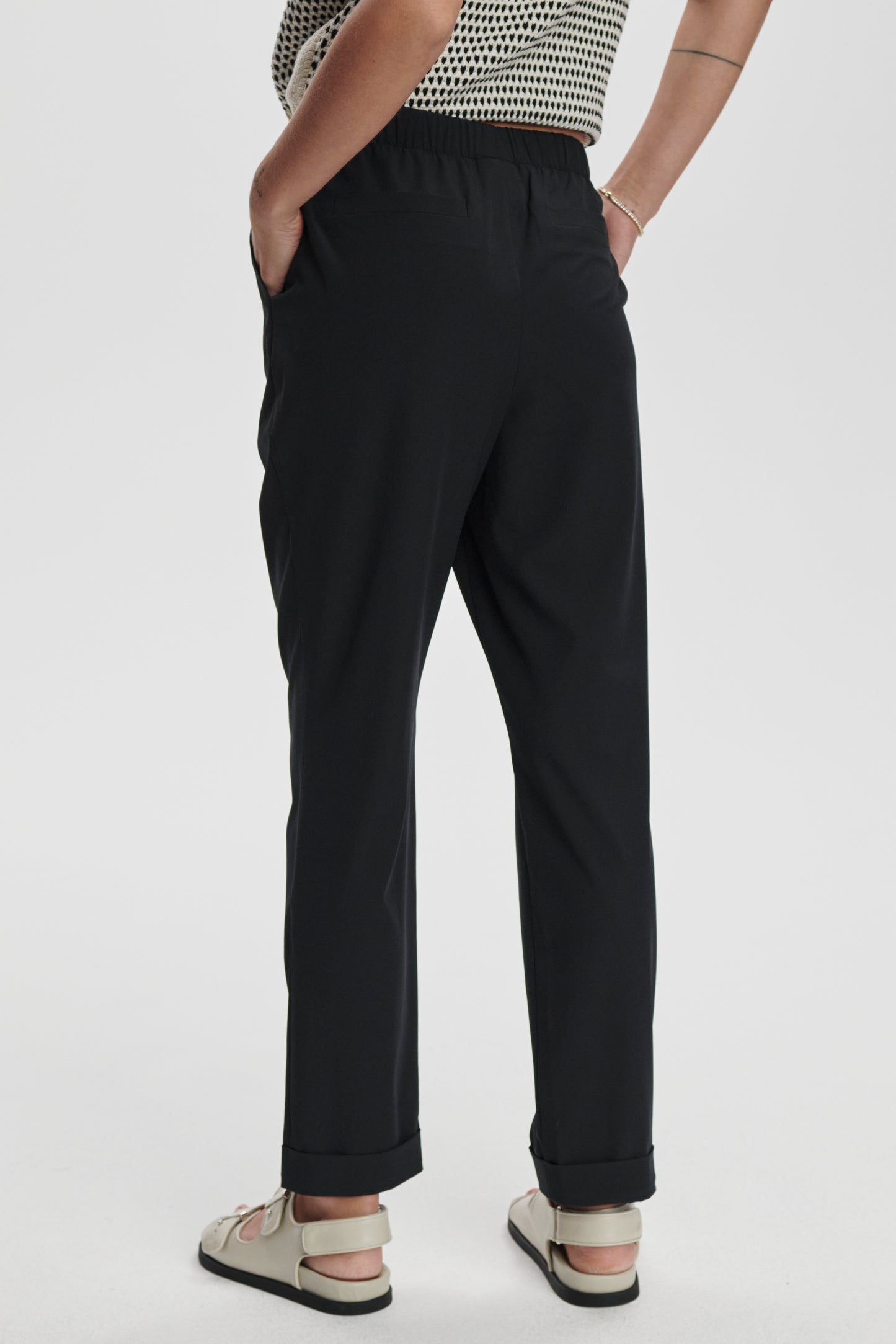 ALANA SLIM TAPERED CUFF PANT BLACK