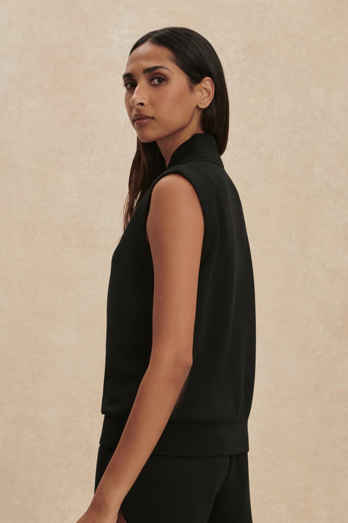 BEAU SLEEVELESS HALF ZIP BLACK