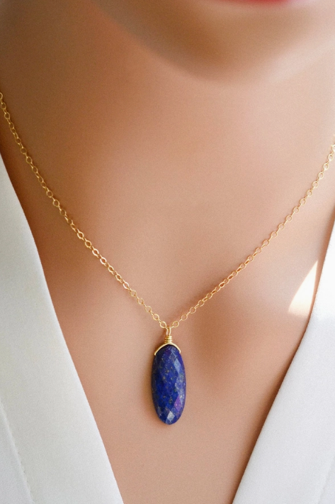 LAPIS LAZULI GOLD OVAL NECKLACE