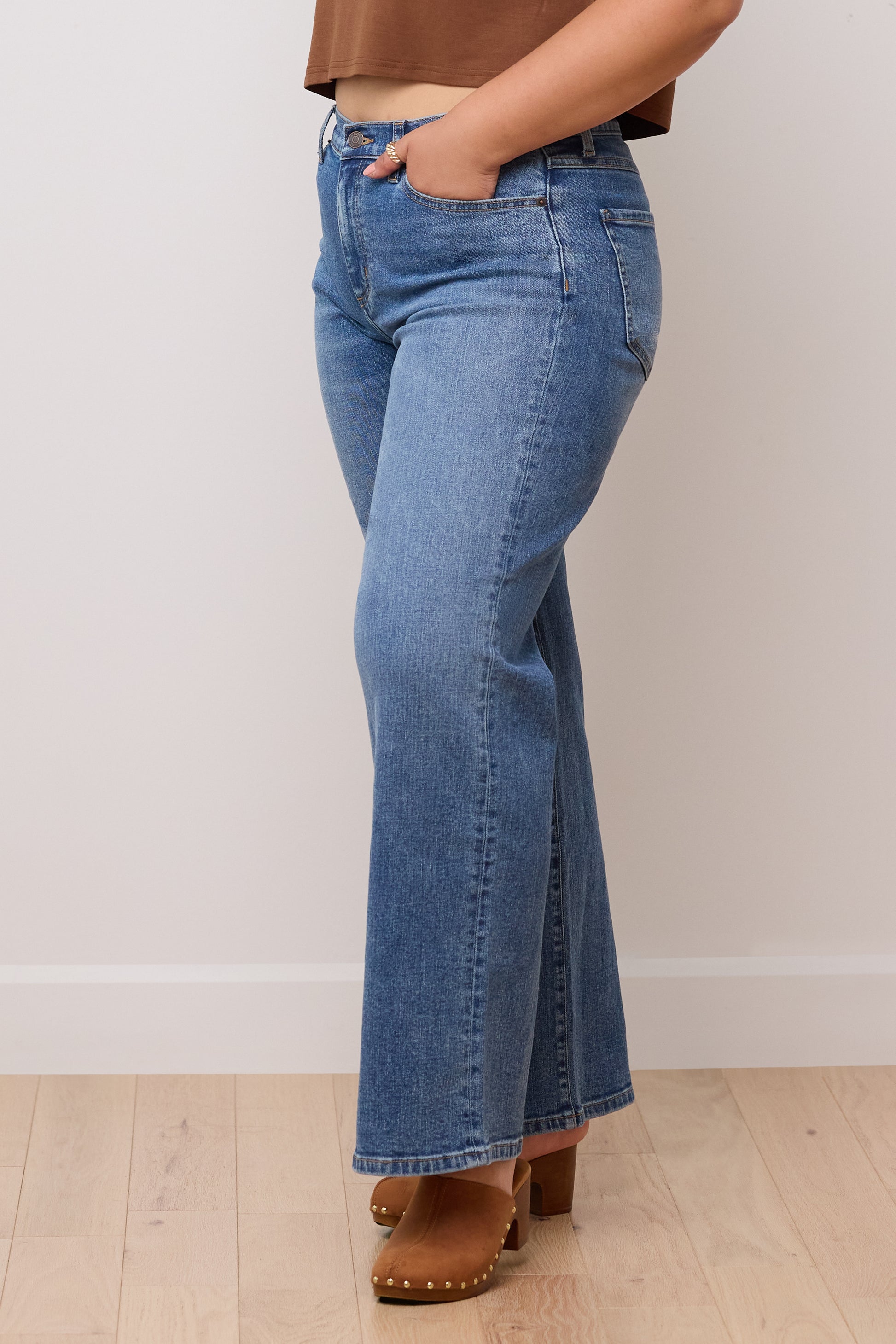 Black Lily wide-leg cargo jean, Yoga Jeans, Regular Waist