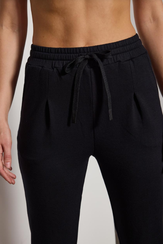 SERENE PLEATED FRONT JOGGER BLACK