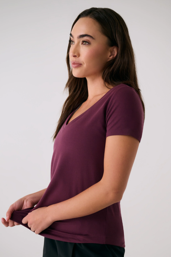 DYNAMIC V-NECK TEE DARK CHERRY