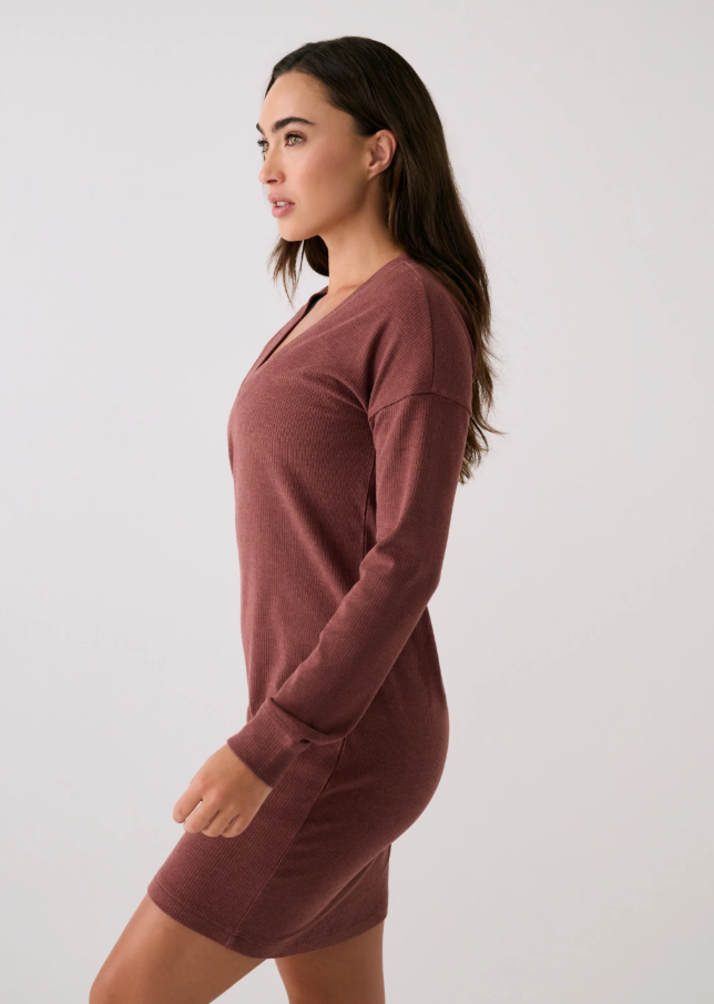 TRAVERSE V-NECK DRESS SIENNA