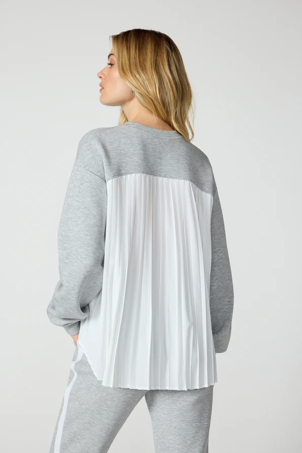 DREAMWEAVE CREW WITH PLEATED BACK CONCRETE