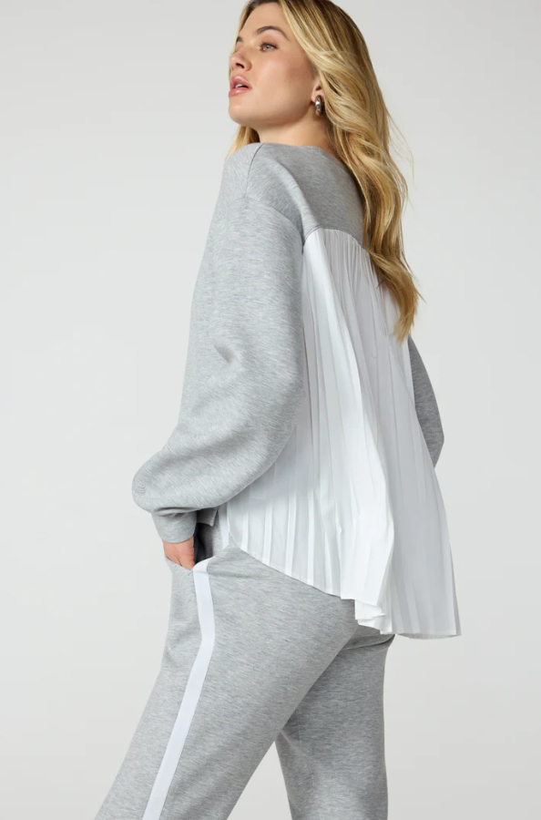 DREAMWEAVE CREW WITH PLEATED BACK CONCRETE