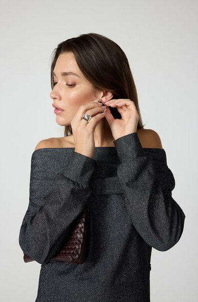 SHIMMER OFF SHOULDER TOP BLACK/SILVER