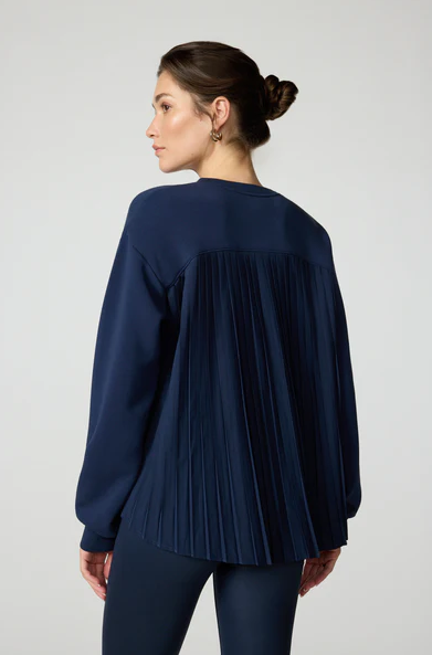 DREAMWEAVE CREW WITH PLEATED BACK NAVY