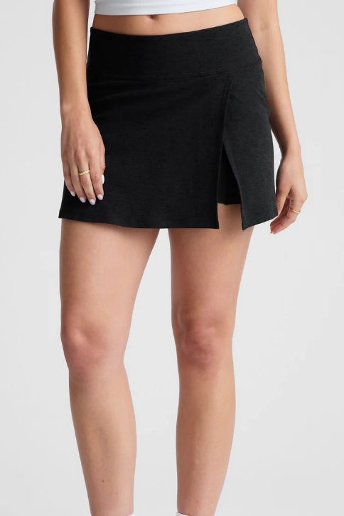 POINTS CROSSOVER SPACEDYE SKORT DARKEST NIGHT