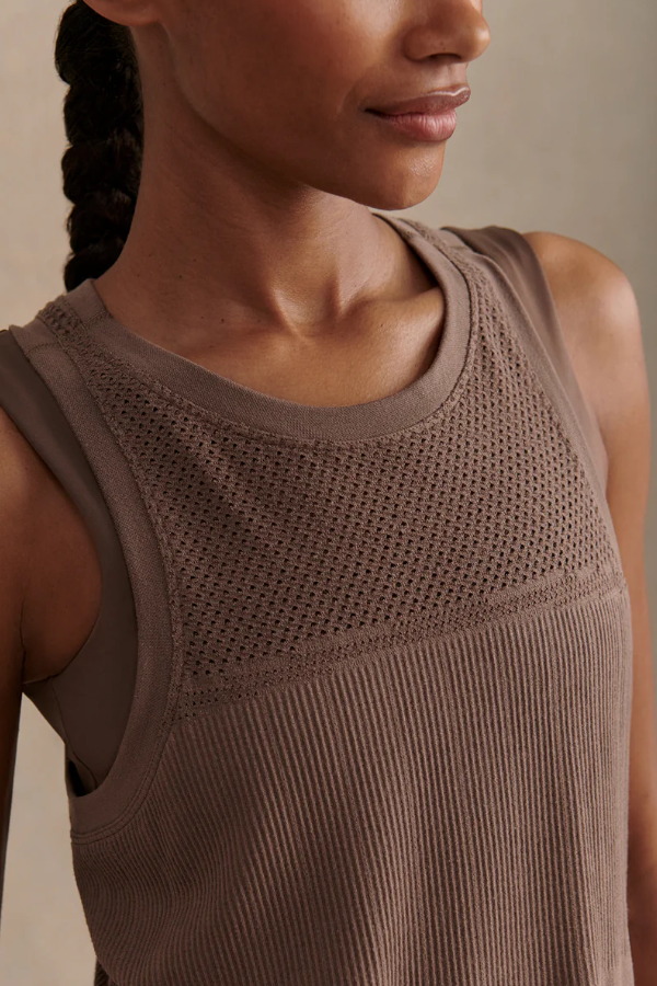 DAYNA SEAMLESS TANK COFFEE QUARTZ