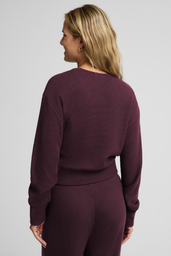 REST DAY WAFFLE WRAP PULLOVER CABERNET