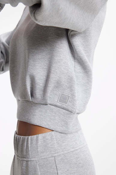 DREAMWEAVE PLEATED CREW NECK CONCRETE