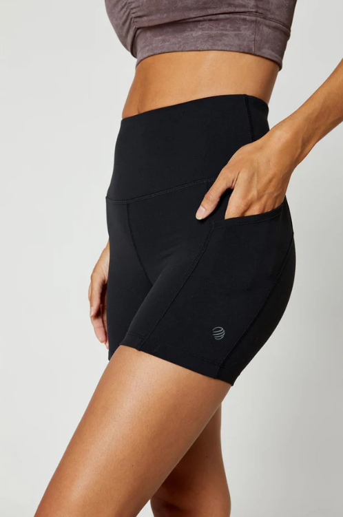 VITAL POCKET SHORT BLACK