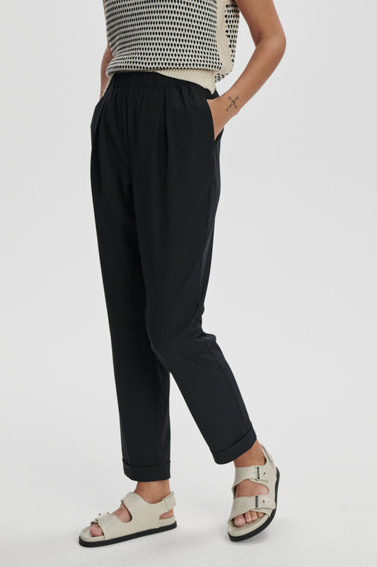ALANA SLIM TAPERED CUFF PANT BLACK