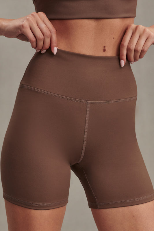 ASSURE BIKER SHORT COFFEE QUARTZ