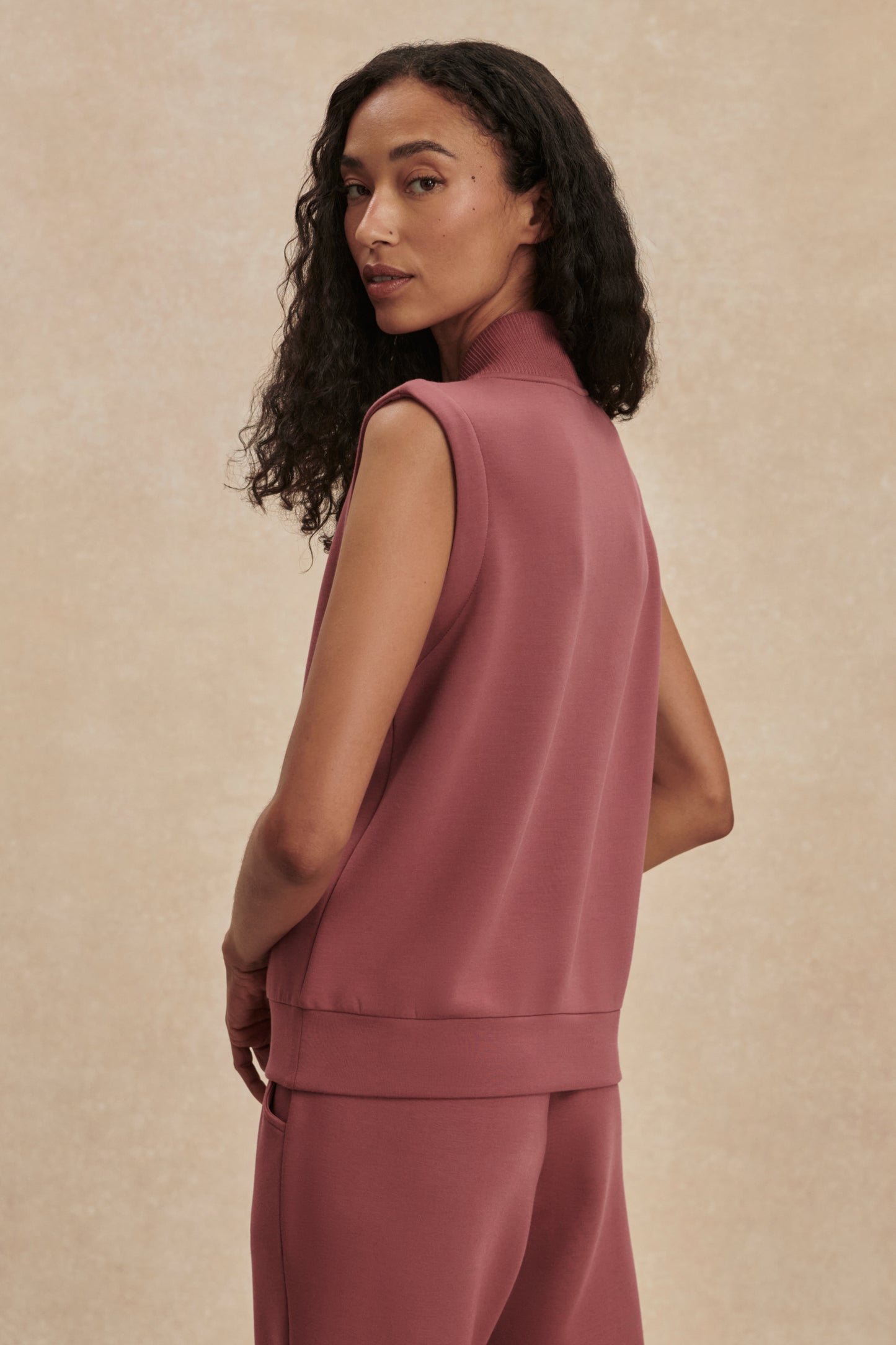 BEAU SLEEVELESS HALF ZIP WILD RHUBARB