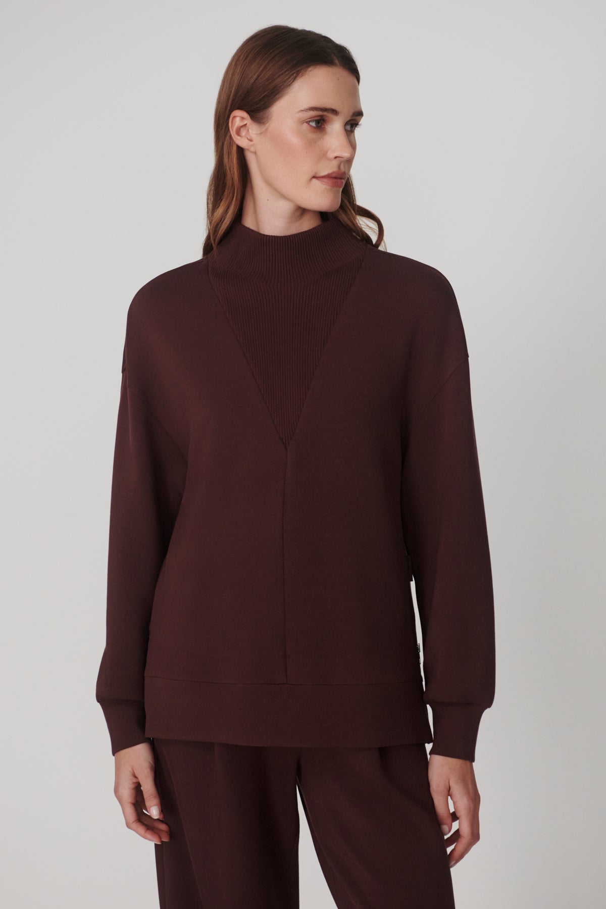 NOVI LONGLINE MOCK NECK SWEAT DEEP MAHOGANY