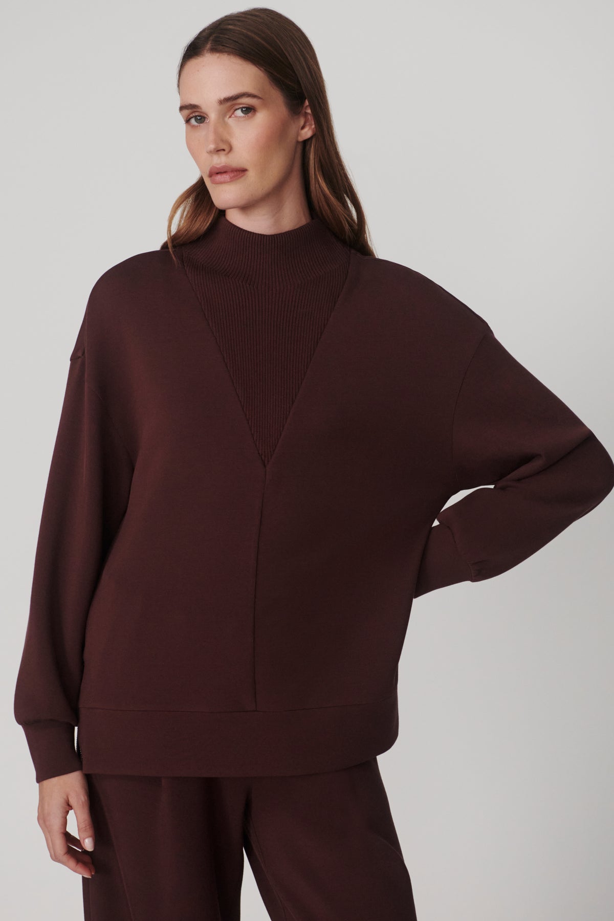 NOVI LONGLINE MOCK NECK SWEAT DEEP MAHOGANY