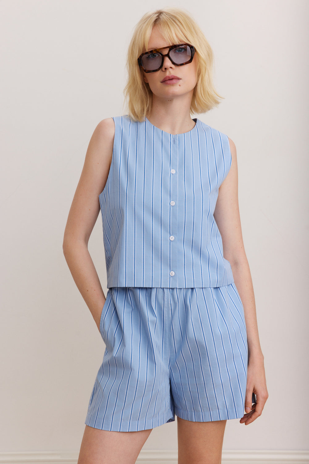 JADA STRIPED SHORT BRILLIANT BLUE