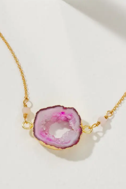EARTHLY GEODE NECKLACE PINK AGATE
